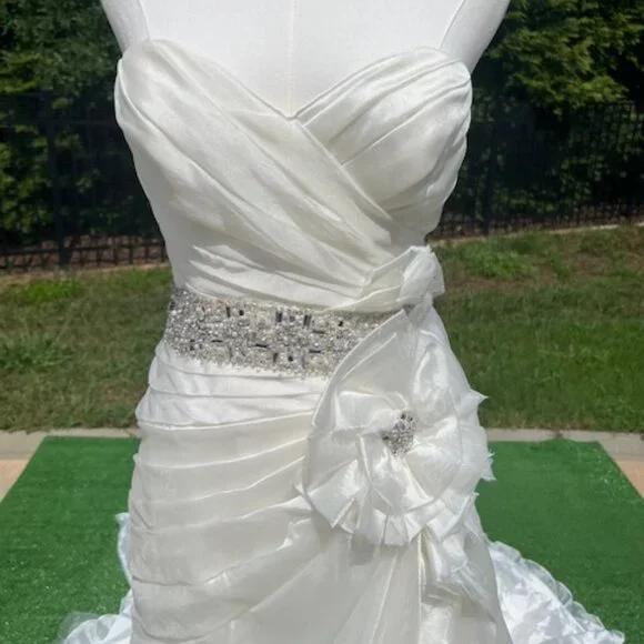 NWT Maggie Sottero Wedding Dress Strapless Organza Ivory Size 10 - Picture 3 of 15